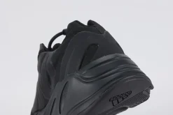 yeezy-boost-700-mnvn-triple-black-replica