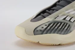 yeezy-700-v3-'fade-salt'-replica