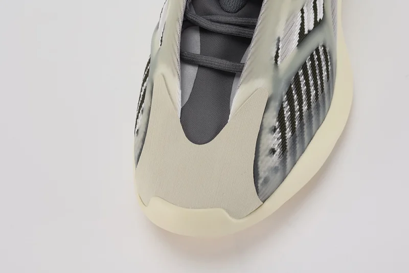 yeezy-700-v3-'fade-salt'-replica