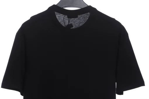 short-sleeved shirt with locking closure