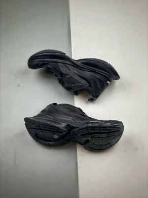 BALENCIAGA Circuit Sneaker in Black