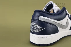 Jordan 1 Low SB Midnight Navy